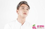 今年流行什么颜色的短发（男生短发染什么颜色显白又减龄）