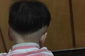 男宝宝头发怎么剪好看（男生后面头发怎么剪好看）
