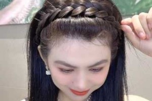 头顶辫子怎么扎好看（前面一圈像发箍的辫子怎么编）