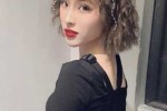 短发怎么打理才好看（羊毛卷短发怎么打理才好看）