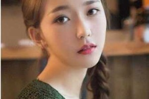 扎什么发型好看（夏天头发长，扎起来凉快还是剪短头发凉快）