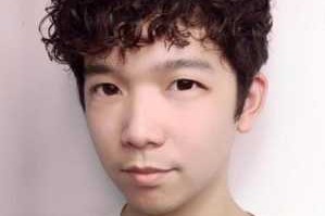 男士自来卷留什么发型（男士自来卷留什么发型显年轻）