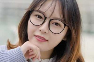 圆脸女孩适合什么眼镜（脸圆的女生戴什么近视眼镜）