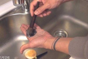 刚买的化妆刷怎么清洗（新买的打蛋器怎么清洗）
