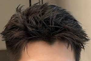 男人大脸适合什么发型（脸大的人男生适合做什么样的发型）
