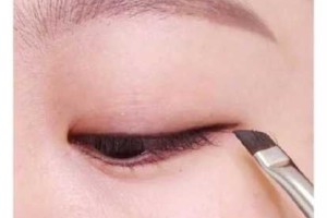 用眼线膏怎么画眼线（用眼线膏怎么画眼线视频）