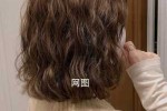 我原来头发不卷现在自来卷了越来越卷这是怎么回事,头发变卷是什么原因造成的