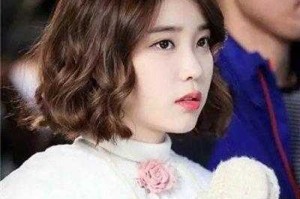 什么是波浪卷（女短发刘海怎么留）