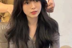 圆脸适合什么烫发型图片（圆脸适合什么烫发型图片女）