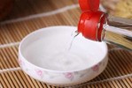 脸上喷醋有什么好处（脸上喷醋有什么好处和坏处）