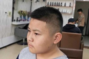 脸大的男生适合什么发型寸头,脸大的男孩适合什么发型图片