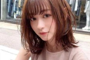 脸大下巴尖是什么脸型（脸大下巴尖是什么脸型适合刘海发型）