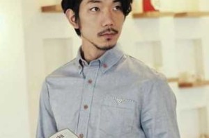 男生国字脸适合什么发型（男的国字型脸适合什么发型）