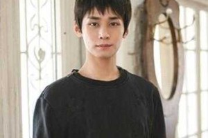 脸长的男生适合什么短发（脸长的男生适合什么短发型）