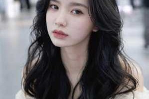 人黑染什么颜色的头发好看（人黑染什么颜色的头发好看显白）