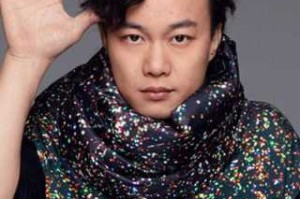 陈奕迅发型怎么烫（陈奕迅发型怎么烫的）