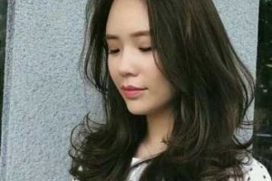 2022年流行什么发型50岁女,50多岁适合什么发型最减龄