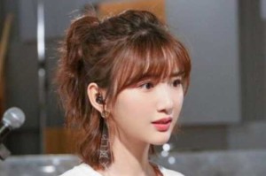 剪什么样的短发显年轻（扎马尾和短发哪个显年轻）