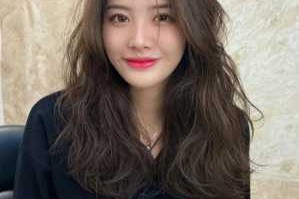 长头发烫什么卷发好看（长头发烫什么卷发好看图片）