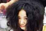 为什么有的人头发就自然卷,头发为什么会卷起来原因