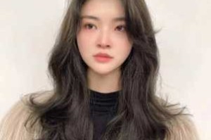 大学生烫什么发型好看（大学生可以染头发烫头发吗）