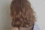 今年流行烫什么发型女（长发满头烫发型图片，今年流行什么发型全烫）