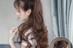 芭比卷怎么扎头发,卷发怎么扎马尾简单又好看