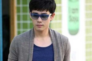 男生方大脸适合什么发型,男头大剪什么发型好看图片