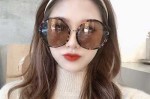 圆脸带什么镜框好看（圆脸戴什么墨镜好看）