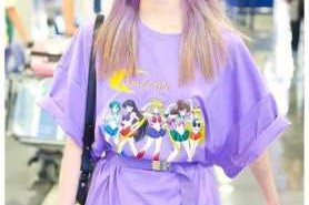 紫色头发怎么搭配衣服（紫色头发怎么搭配衣服好看）