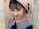 戴帽子梳什么发型好看（脸大戴帽子怎么扎头发好看）