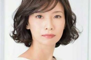 中年人染什么颜色好看（45岁中年人发色推荐）