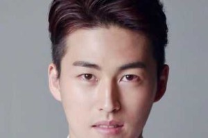 男生额头太高怎么办（男生额头头发往上翘怎么办）