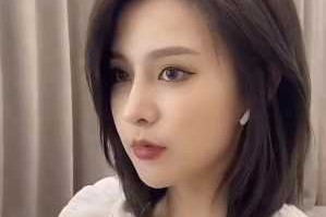 女生头尖，额窄，脸小适合什么发型,头尖脸小适合什么发型四十岁女人