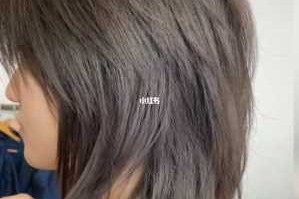 头发软贴头皮怎么办（为什么头发贴着头皮不蓬松）