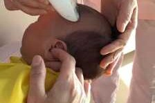 满月脸适合什么发型女（女宝宝满月理发怎么理）