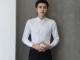 男士白衬衫搭配什么外套（冬季内搭衬衫外套穿什么男）