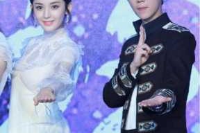 鹿晗后脑勺发型怎么剪（电视剧中的接吻戏是真亲还是假亲）