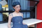 本人皮肤较黑适合穿彩蓝还是牛仔蓝，在线等，谢谢,皮肤黑适合什么颜色的头发好看图片