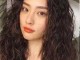 大方脸适合什么发型女（羊毛卷适合大方脸吗）