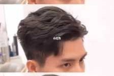 男生头发自然卷怎么办（男生头发会自然卷起来，怎么变直）