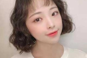 短卷发显得老气怎么办（头发烫的卷太小显老气怎么办）