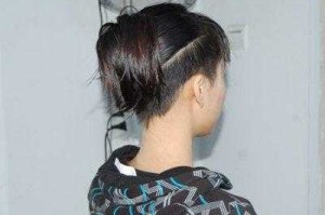 怎么养长发（养长发两边要剃吗）