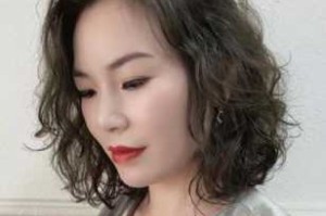 女人四十适合什么发型（40—50女人烫什么发型）