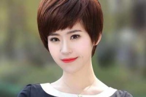 什么发型显年轻（70后女人最佳发型显年轻洋气）