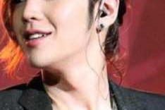 大饼脸短发怎么扎好看,大饼脸什么发型好看男