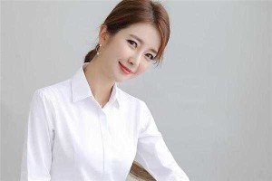 女生白衬衫配什么发型（白头发怎么打扮不显老）