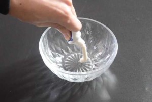 白醋有什么用（白醋可以洗玻璃容器吗）