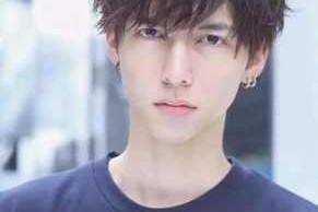 脸圆的男人适合什么发型（脸圆的男人适合什么发型?）
