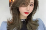 外翻卷发中长发怎么卷（外翻卷发中长发怎么卷好看）